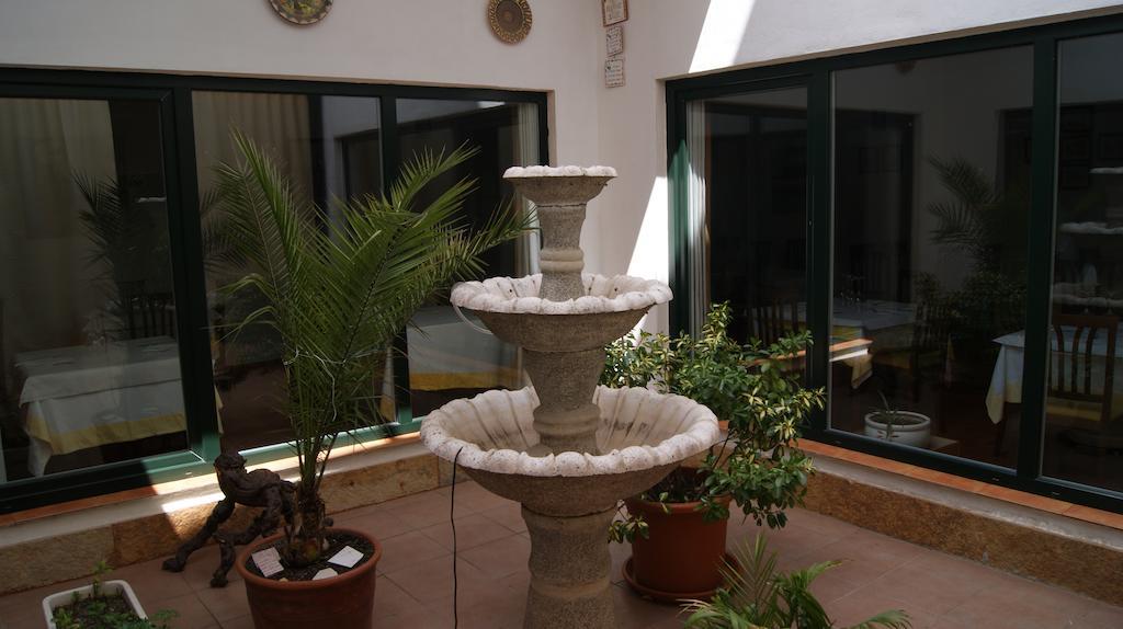 Hostal Restaurante Bustos Villarrubio Exterior foto